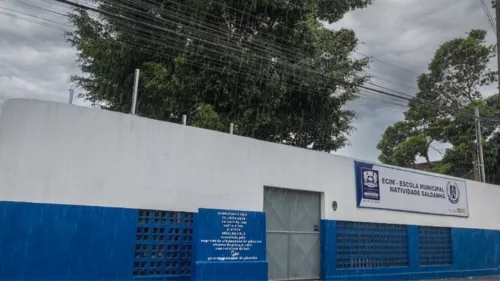 
          Imagem ilustrativa da imagem Chuvas no Grande Recife mudam rotina em escolas municipais nesta terça (4)
          