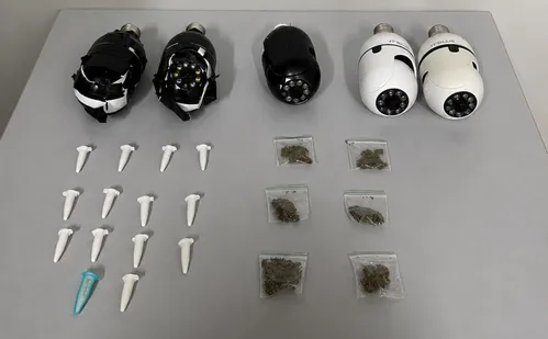 
          Imagem ilustrativa da imagem Cinco câmeras de videomonitoramento usadas pelo tráfico de drogas são apreendidas
          