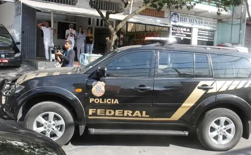 
          Imagem ilustrativa da imagem Cláudio Castro é alvo da segunda fase da Operação Sem Refino
          