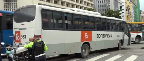 
          Imagem ilustrativa da imagem Colisão entre dois ônibus deixa feridos no Centro do Recife
          