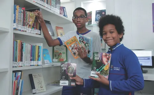 
          Imagem ilustrativa da imagem Conheça os irmãos que leem 199 livros em um ano
          