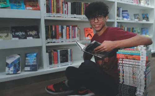 
          Imagem ilustrativa da imagem Conheça os irmãos que leem 199 livros em um ano
          