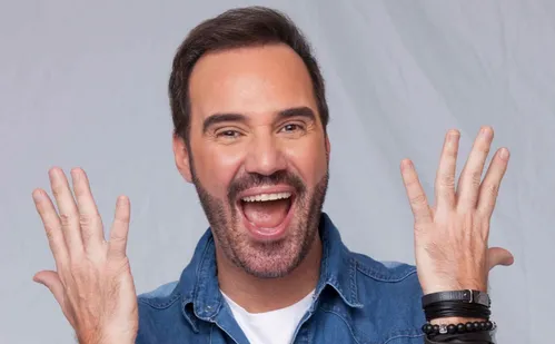 
          Imagem ilustrativa da imagem Diogo Portugal apresenta show ‘Impróprio para Políticos’ em Vitória
          