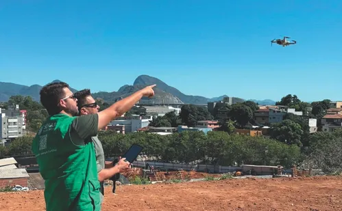 
          Imagem ilustrativa da imagem Drones vão flagrar “sujões”, invasões e obras irregulares em Cariacica
          