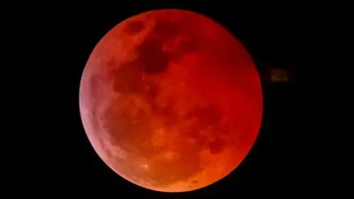 
          Imagem ilustrativa da imagem Eclipse lunar quase total terá observação gratuita em Olinda
          