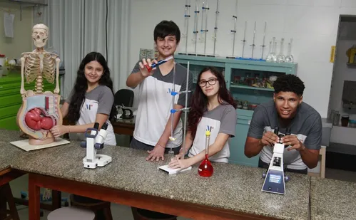 
          Imagem ilustrativa da imagem Escolas abrem temporada de bolsões para descontos no Ensino Médio
          