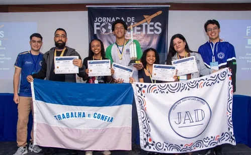 
          Imagem ilustrativa da imagem Estudantes da Serra conquistam três ouros em Jornada de Foguetes
          