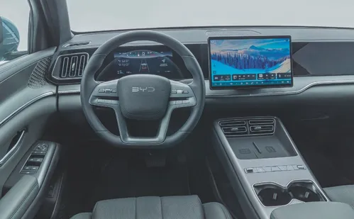 
          Imagem ilustrativa da imagem Evolução interna do SUV chinês ganha mais tecnologia e conforto
          