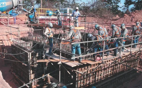 
          Imagem ilustrativa da imagem Falta de mão de obra supera juros como maior desafio da construção
          