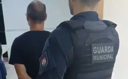
          Imagem ilustrativa da imagem Foragido por matar pessoa e esconder corpo em SP é preso na rodoviária de Vitória
          