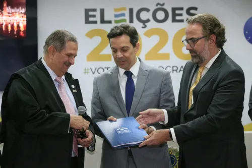
          Imagem ilustrativa da imagem Gestores com contas rejeitadas têm nomes enviados à Justiça Eleitoral
          