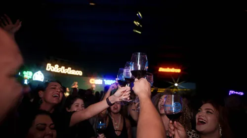 
          Imagem ilustrativa da imagem Hidden Recife estreia no Recife Antigo com música, gastronomia e arte
          