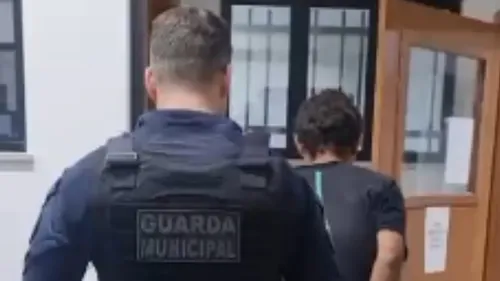 
          Imagem ilustrativa da imagem Homem de 51 anos é preso após agredir e ameaçar mãe em Vitória
          