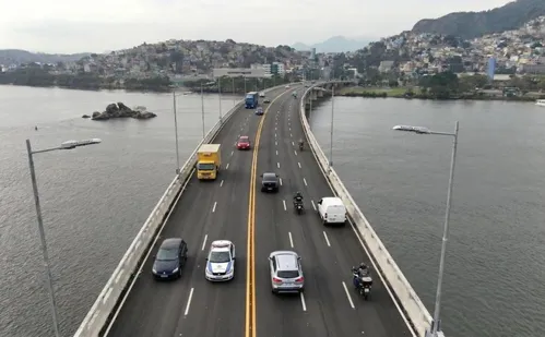 
          Imagem ilustrativa da imagem Iluminação da Segunda Ponte vai começar a ser trocada em setembro
          