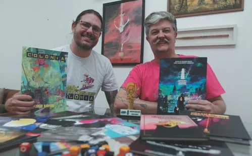 
          Imagem ilustrativa da imagem Ilustrador capixaba já trabalhou para Disney e DC Comics
          