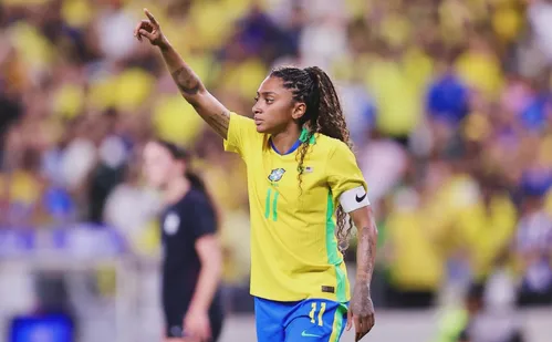 
          Imagem ilustrativa da imagem Kerolin se torna a jogadora mais cara da história com ida para o Barcelona
          