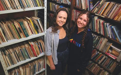 
          Imagem ilustrativa da imagem “Livraria misteriosa” no centro de Vitória reabre com mais de 40 mil livros
          