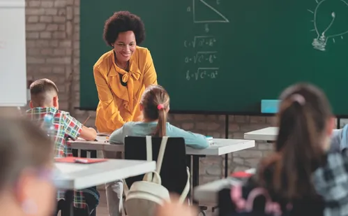 
          Imagem ilustrativa da imagem MEC vai mudar regras para cursos superiores a distância; saiba quais
          