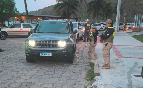 
          Imagem ilustrativa da imagem Mais de 100 motoristas recusam bafômetro e terão CNH suspensa
          