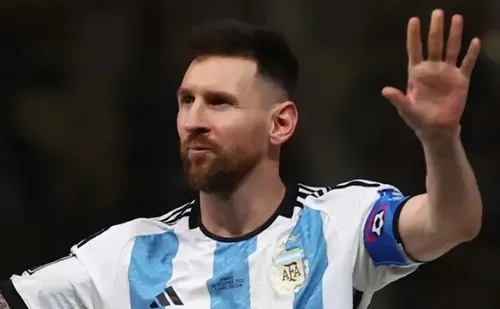 
          Imagem ilustrativa da imagem Messi se despede da Argentina com recordes e mira milésimo gol
          
