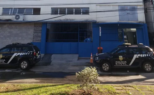 
          Imagem ilustrativa da imagem Motoboy foragido é preso durante corrida por aplicativo em Vitória
          