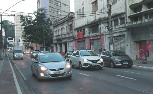 
          Imagem ilustrativa da imagem Motoristas vão passar também pelo teste do “drogômetro”; entenda
          