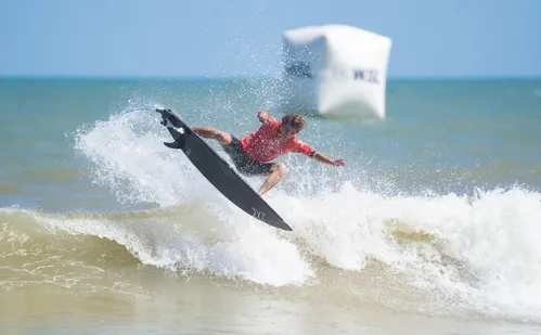 
          Imagem ilustrativa da imagem Mundial de surfe deve atrair mais de 40 mil pessoas para Guarapari
          