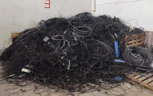 
          Imagem ilustrativa da imagem Neoenergia remove quase 300 toneladas de fiação irregular de postes em Pernambuco
          
