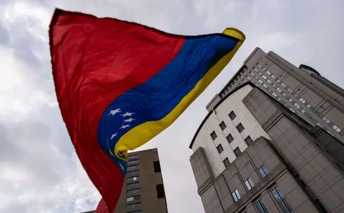 
          Imagem ilustrativa da imagem O que se sabe sobre o acordo que dá aos EUA acesso às reservas venezuelanas
          
