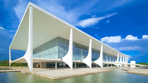 
          Imagem ilustrativa da imagem Operação em PE e 4 estados mira grupo que planejava atacar Brasília nas eleições
          