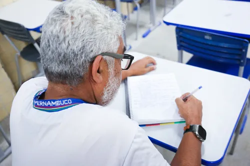 
          Imagem ilustrativa da imagem Pernambuco abre matrículas da EJA para o segundo semestre de 2026
          