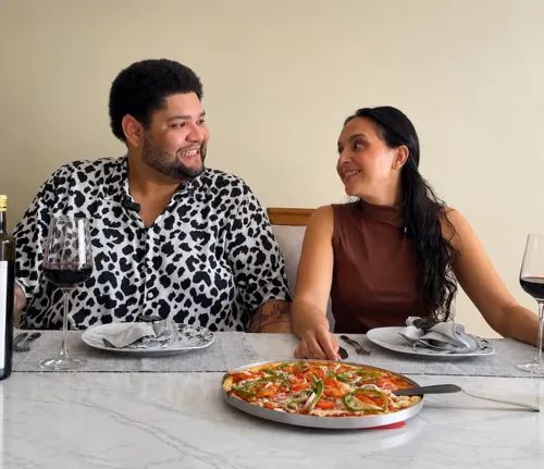
          Imagem ilustrativa da imagem Pizza de família de Georgia une memórias e sabores
          