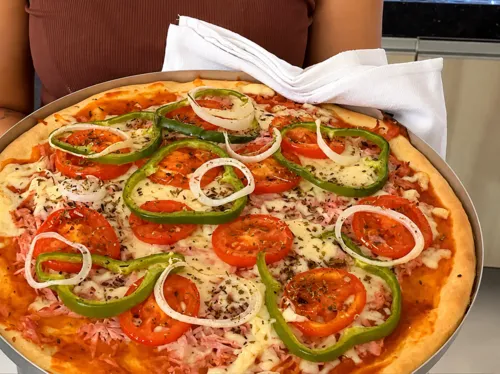 
          Imagem ilustrativa da imagem Pizza de família de Georgia une memórias e sabores
          