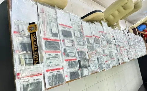 
          Imagem ilustrativa da imagem Polícia Civil recupera 277 celulares e prende quatro homens por receptação no ES
          
