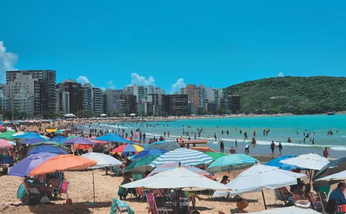 
          Imagem ilustrativa da imagem Praia do Morro terá seis novos postos elevados para guarda-vidas
          