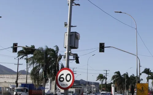 
          Imagem ilustrativa da imagem Radares de 60km/h são instalados em rodovia estadual em Cachoeiro de Itapemirim
          