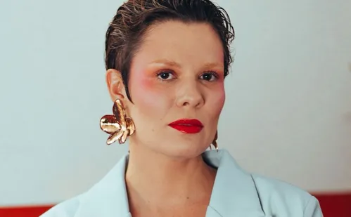 
          Imagem ilustrativa da imagem Raissa Ijanc se inspira no clássico “Bésame Mucho” em música inédita
          