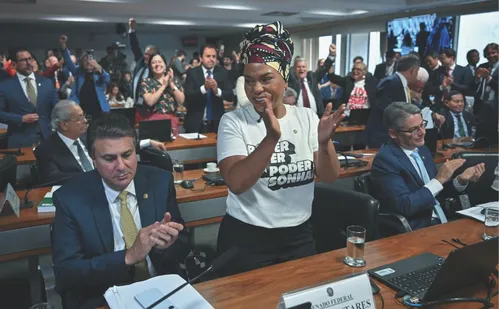 
          Imagem ilustrativa da imagem Redução da jornada de trabalho para 40 horas avança no Senado
          