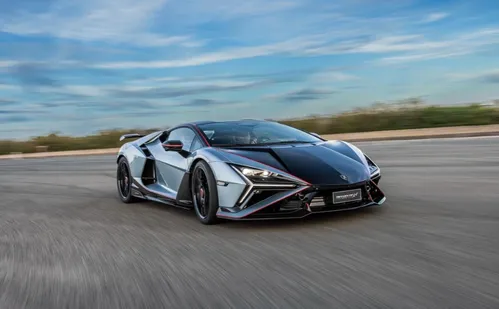 
          Imagem ilustrativa da imagem Revuelto SV é a edição limitada da Lamborghini
          
