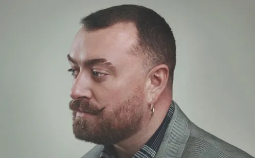 
          Imagem ilustrativa da imagem Sam Smith celebra o amor em novo álbum “Hazel Eyes”
          