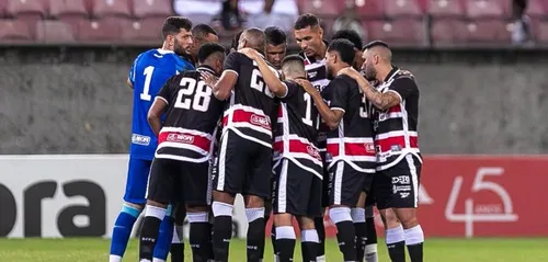 
          Imagem ilustrativa da imagem Santa Cruz empata com Anápolis e avança na Série C
          