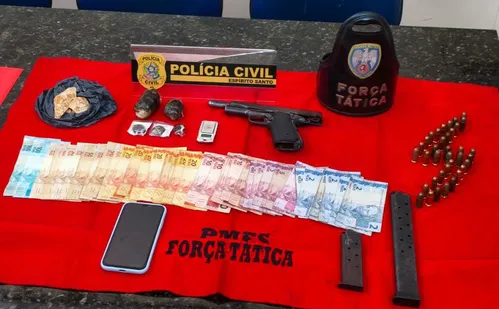 
          Imagem ilustrativa da imagem Suspeito de integrar organização criminosa é preso com arma e drogas em Itapemirim
          