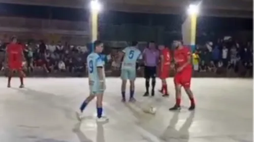 
          Imagem ilustrativa da imagem Treinador é morto a tiros durante jogo dentro de ginásio, em Ribeirão
          