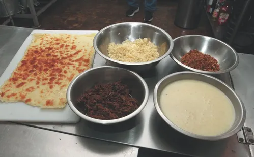 
          Imagem ilustrativa da imagem Veja como fazer bolinho de queijo com costela e bacon
          