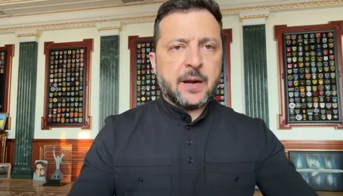 
          Imagem ilustrativa da imagem Zelensky reitera esforços para evitar guerra em nova fase de diálogo com EUA
          