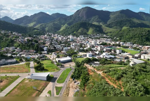 Imagem ilustrativa da imagem Cidade do ES proíbe bebida alcoólica em praças com multa de até R$ 562
