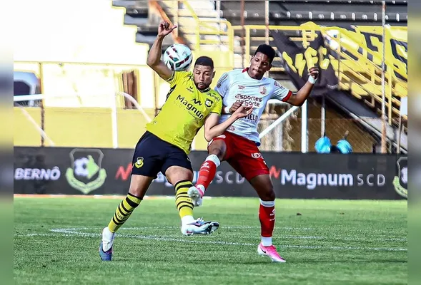 Imagem ilustrativa da imagem Náutico marca no fim e garante empate contra o São Bernardo em SP