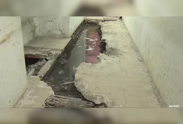 Valas de esgoto danificadas causa mau cheiro que incomodava funcionários do hospital