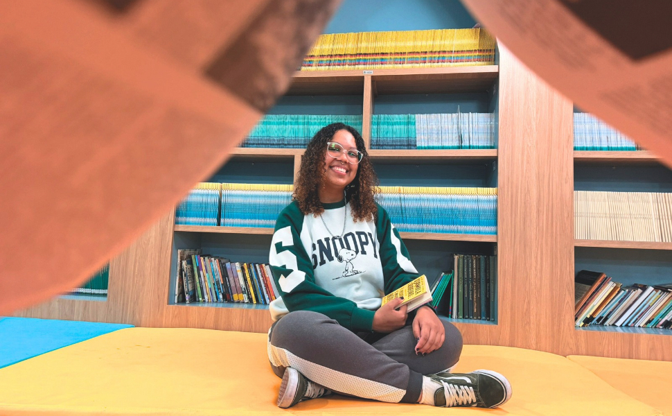 Aos 24 anos, professora de Língua Portuguesa aposta na educação para transformar a trajetória dos alunos