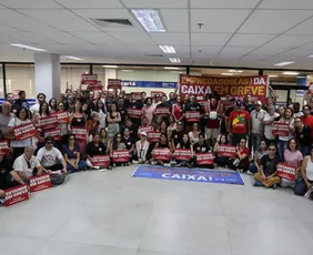 Imagem ilustrativa da imagem Bancários da Caixa em greve fazem ato no Recife nesta terça (15)